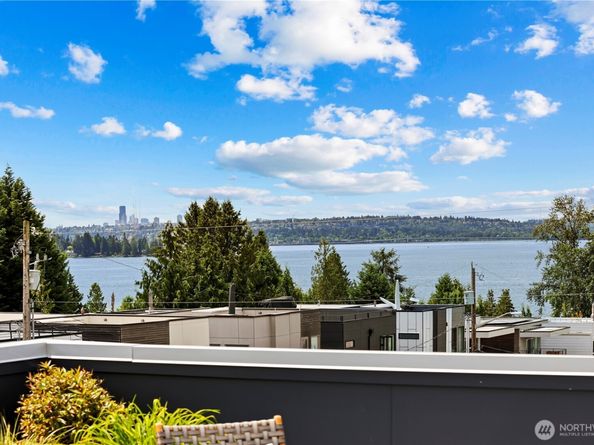 6304 Lakeview Drive, Kirkland WA 98033