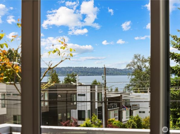 6304 Lakeview Drive, Kirkland WA 98033