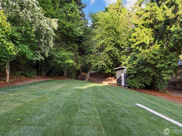 6304 Lakeview Drive, Kirkland WA 98033