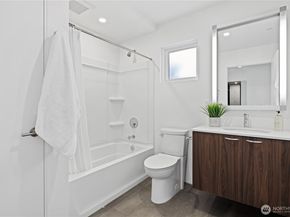 6304 Lakeview Drive, Kirkland WA 98033