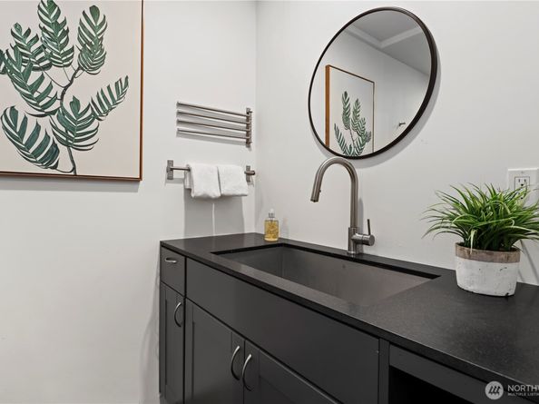 6304 Lakeview Drive, Kirkland WA 98033