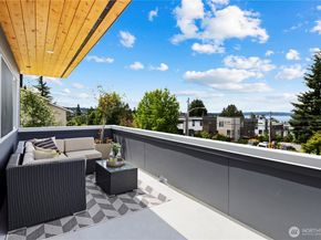 6304 Lakeview Drive, Kirkland WA 98033