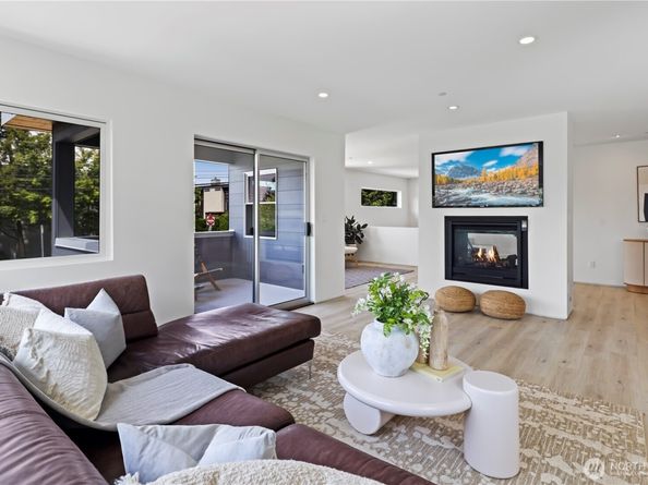 6304 Lakeview Drive, Kirkland WA 98033