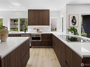 6304 Lakeview Drive, Kirkland WA 98033