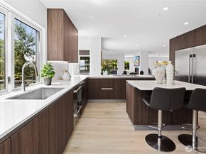 6304 Lakeview Drive, Kirkland WA 98033