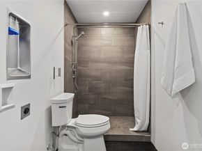 6304 Lakeview Drive, Kirkland WA 98033