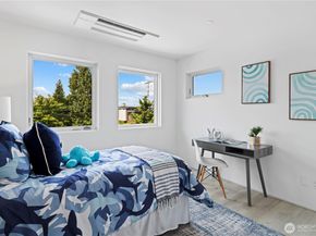 6304 Lakeview Drive, Kirkland WA 98033