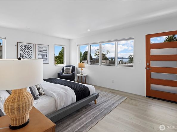 6304 Lakeview Drive, Kirkland WA 98033