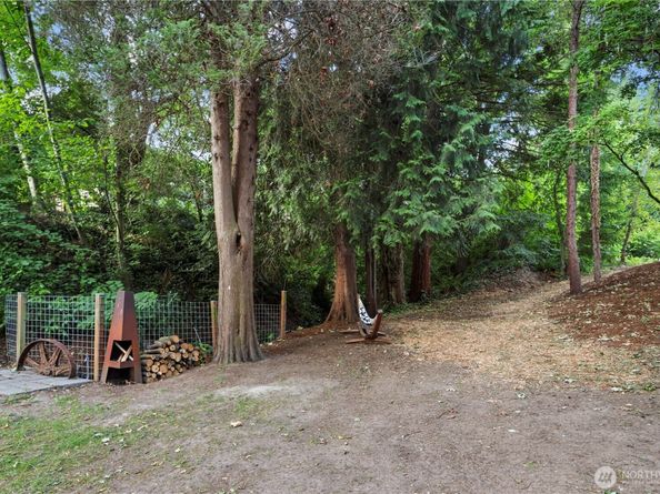 6304 Lakeview Drive, Kirkland WA 98033