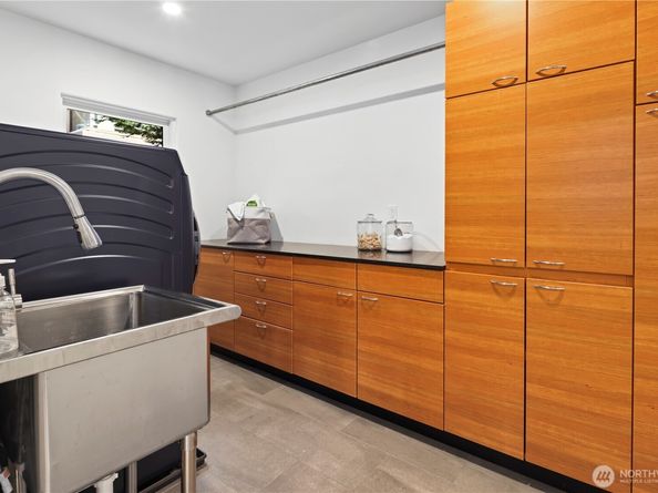 6304 Lakeview Drive, Kirkland WA 98033