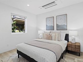 6304 Lakeview Drive, Kirkland WA 98033