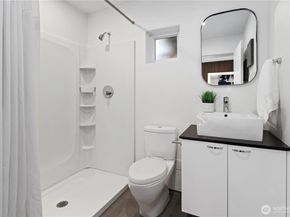 6304 Lakeview Drive, Kirkland WA 98033