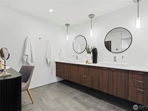 6304 Lakeview Drive, Kirkland WA 98033