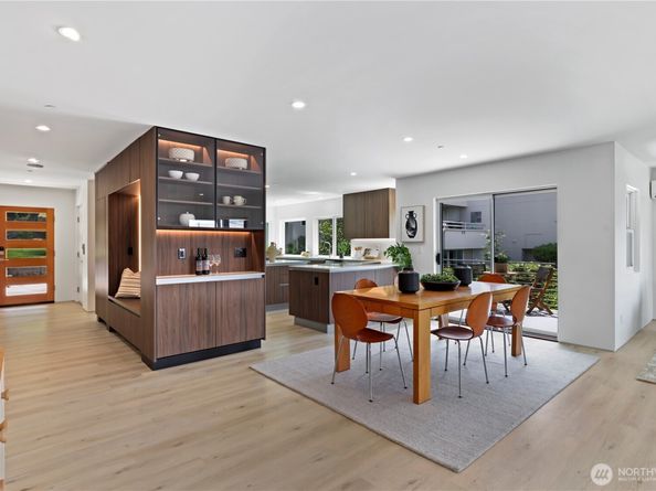 6304 Lakeview Drive, Kirkland WA 98033