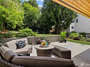 6304 Lakeview Drive, Kirkland WA 98033