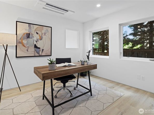 6304 Lakeview Drive, Kirkland WA 98033