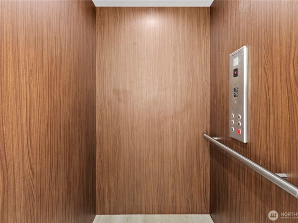 6304 Lakeview Drive, Kirkland WA 98033