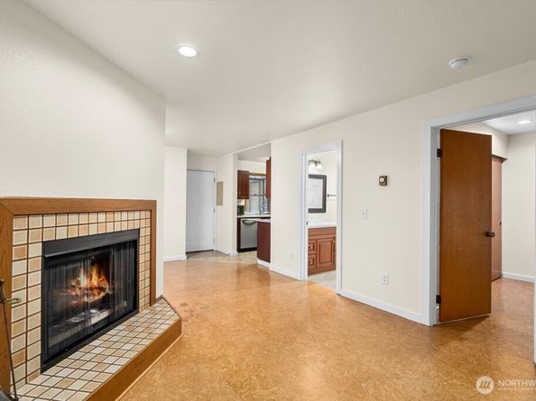 9512 1st Avenue NE 202, Seattle WA 98115