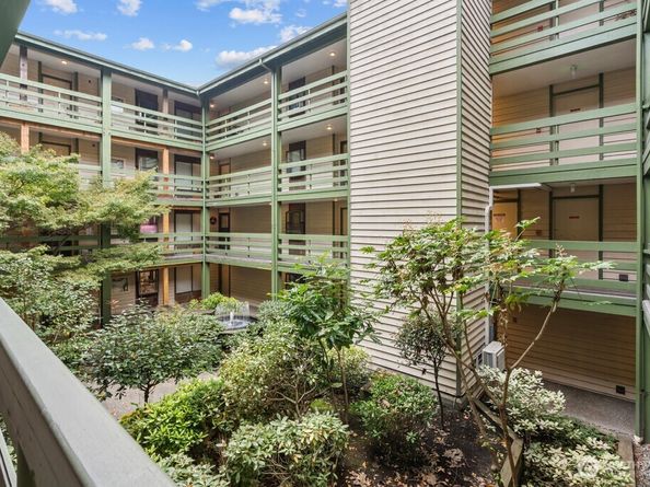 9512 1st Avenue NE 202, Seattle WA 98115