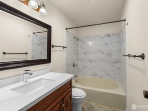 9512 1st Avenue NE 202, Seattle WA 98115