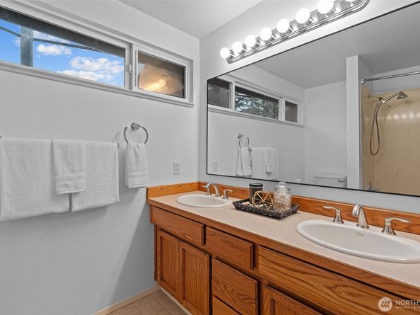 14138 150th Place SE, Renton WA 98059