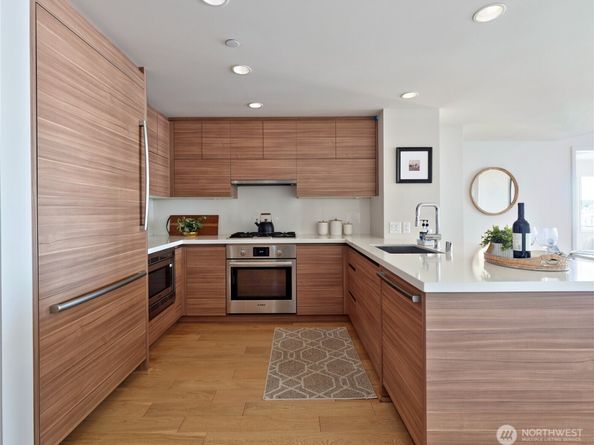 583 Battery Street 704N, Seattle WA 98121