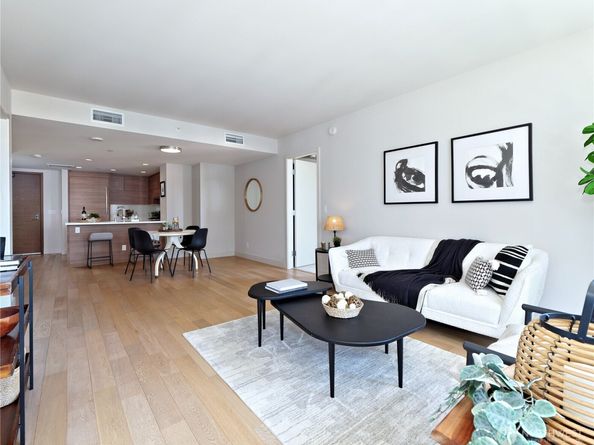 583 Battery Street 704N, Seattle WA 98121