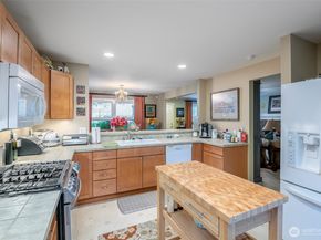 36703 SE Gravenstein Court, Snoqualmie WA 98065