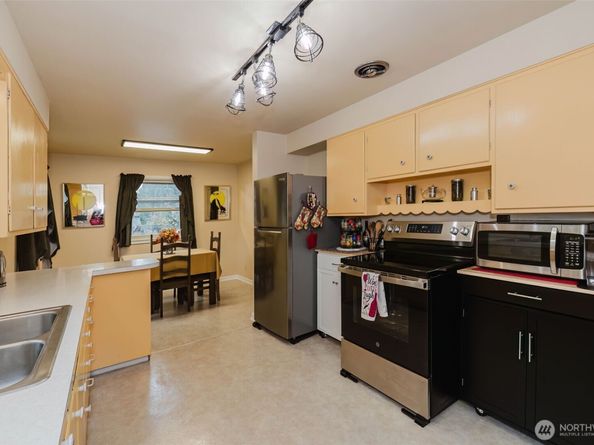 3126 Rocky Point Road NW, Bremerton WA 98312