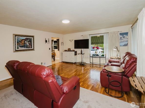 3126 Rocky Point Road NW, Bremerton WA 98312