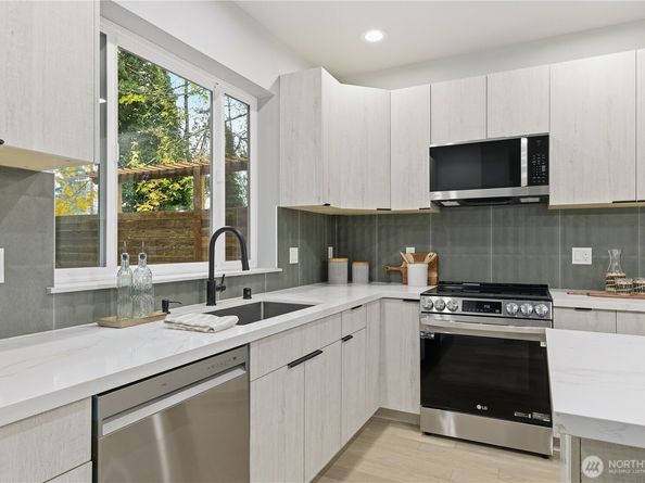 11825 59th Avenue S C, Seattle WA 98178