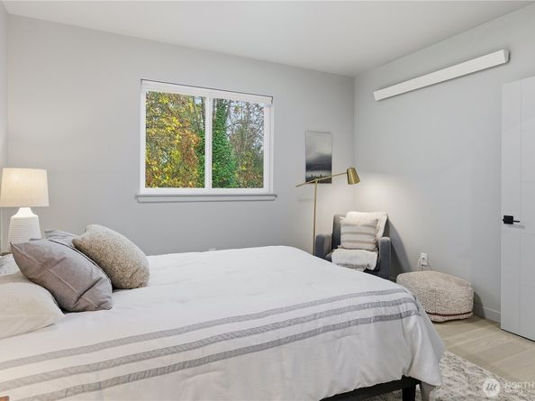 11825 59th Avenue S C, Seattle WA 98178