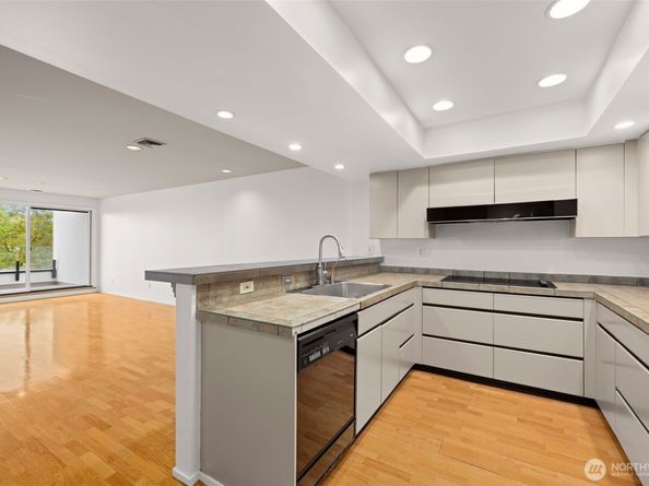 2410 Aurora Avenue N 105, Seattle WA 98109