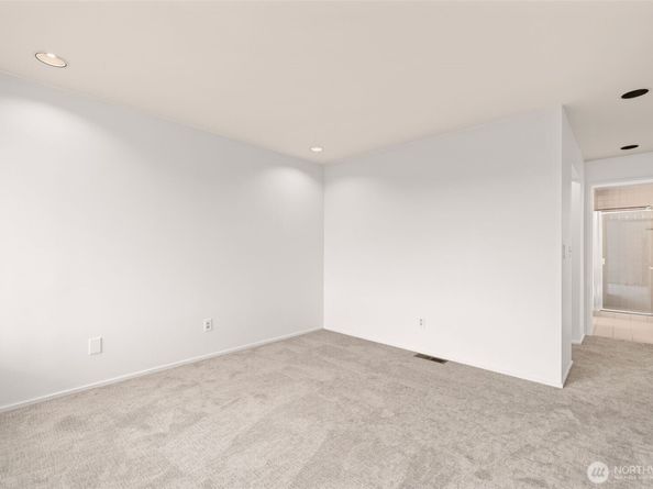 2410 Aurora Avenue N 105, Seattle WA 98109