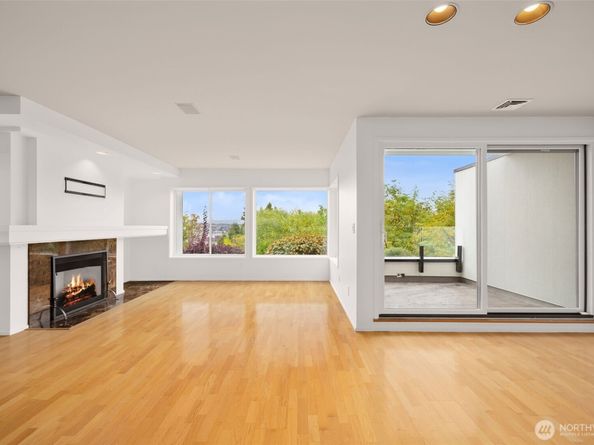 2410 Aurora Avenue N 105, Seattle WA 98109