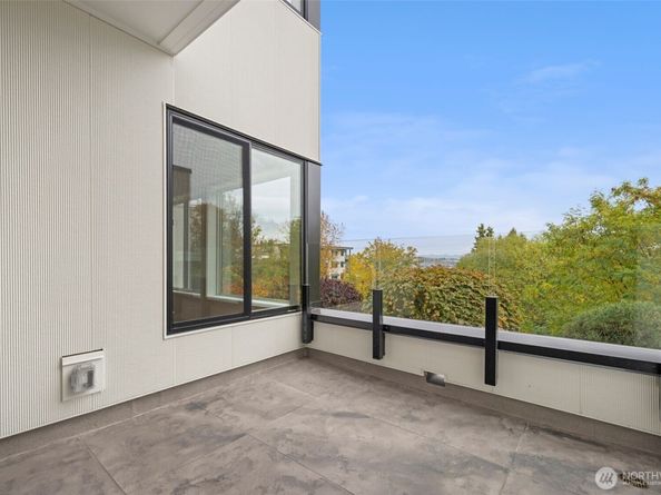 2410 Aurora Avenue N 105, Seattle WA 98109