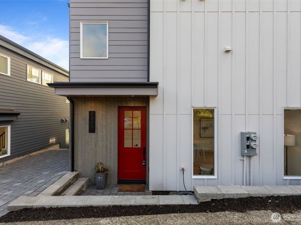 8405 42nd Avenue SW, Seattle WA 98136