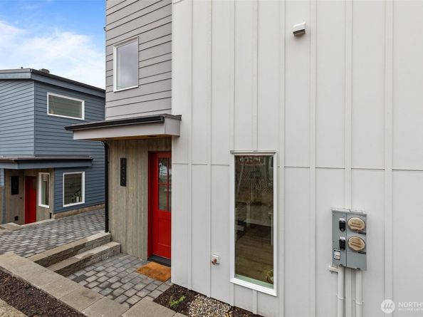 8405 42nd Avenue SW, Seattle WA 98136