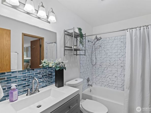 12036 96th Ave NE 720, Kirkland WA 98034