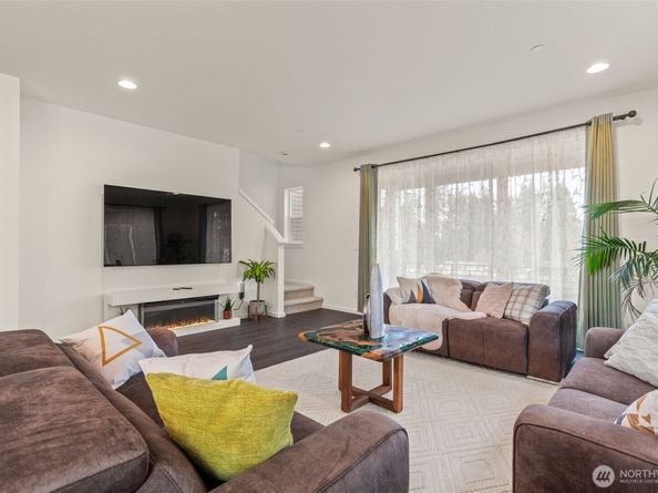 3915 198th Street SE F4, Bothell WA 98012