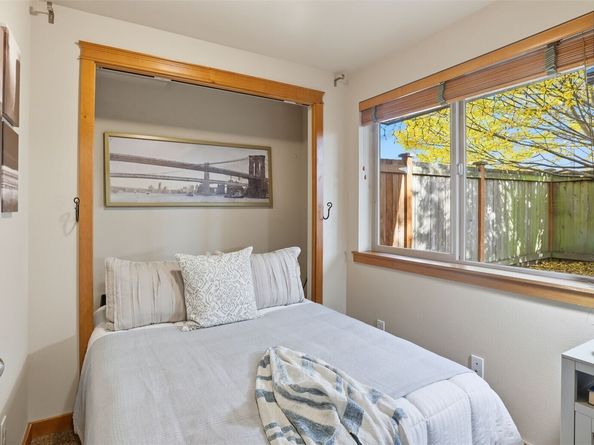 2342 44th Avenue SW A, Seattle WA 98116