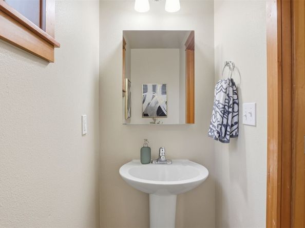 2342 44th Avenue SW A, Seattle WA 98116