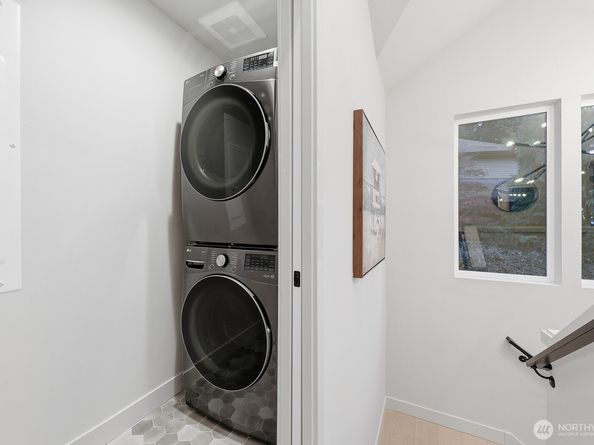 11217 NE 95th Street B, Kirkland WA 98033