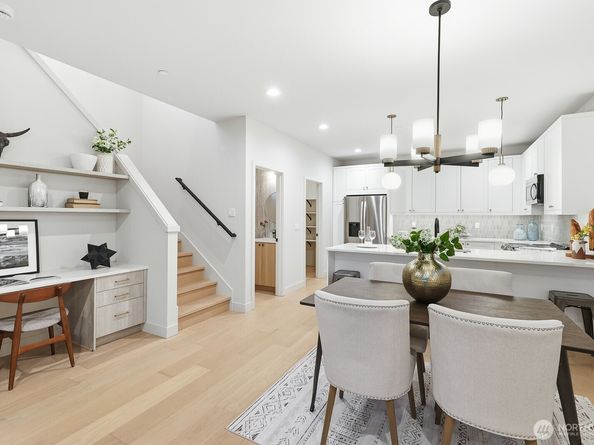 11217 NE 95th Street B, Kirkland WA 98033