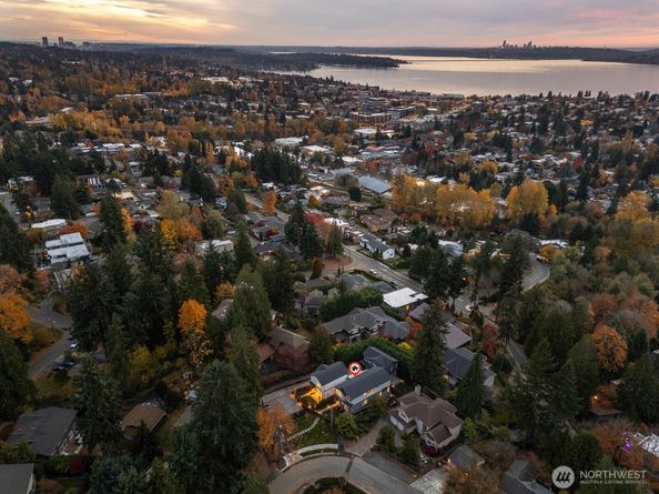 11217 NE 95th Street B, Kirkland WA 98033