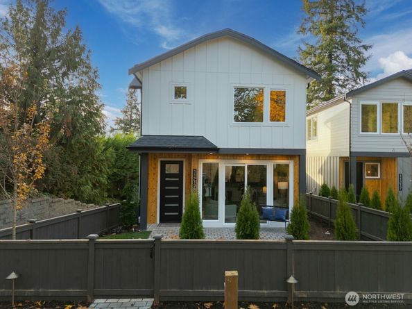 11217 NE 95th Street B, Kirkland WA 98033