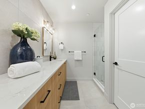 11217 NE 95th Street B, Kirkland WA 98033