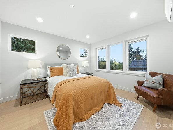 11217 NE 95th Street B, Kirkland WA 98033