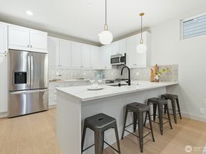 11217 NE 95th Street B, Kirkland WA 98033