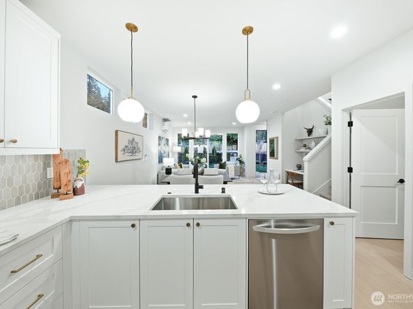 11217 NE 95th Street B, Kirkland WA 98033